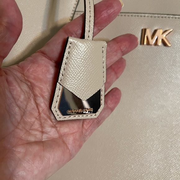 COPY - Michael Kors Medium Maddie-Tote-Blush & Rose Gold - Picture 7 of 10